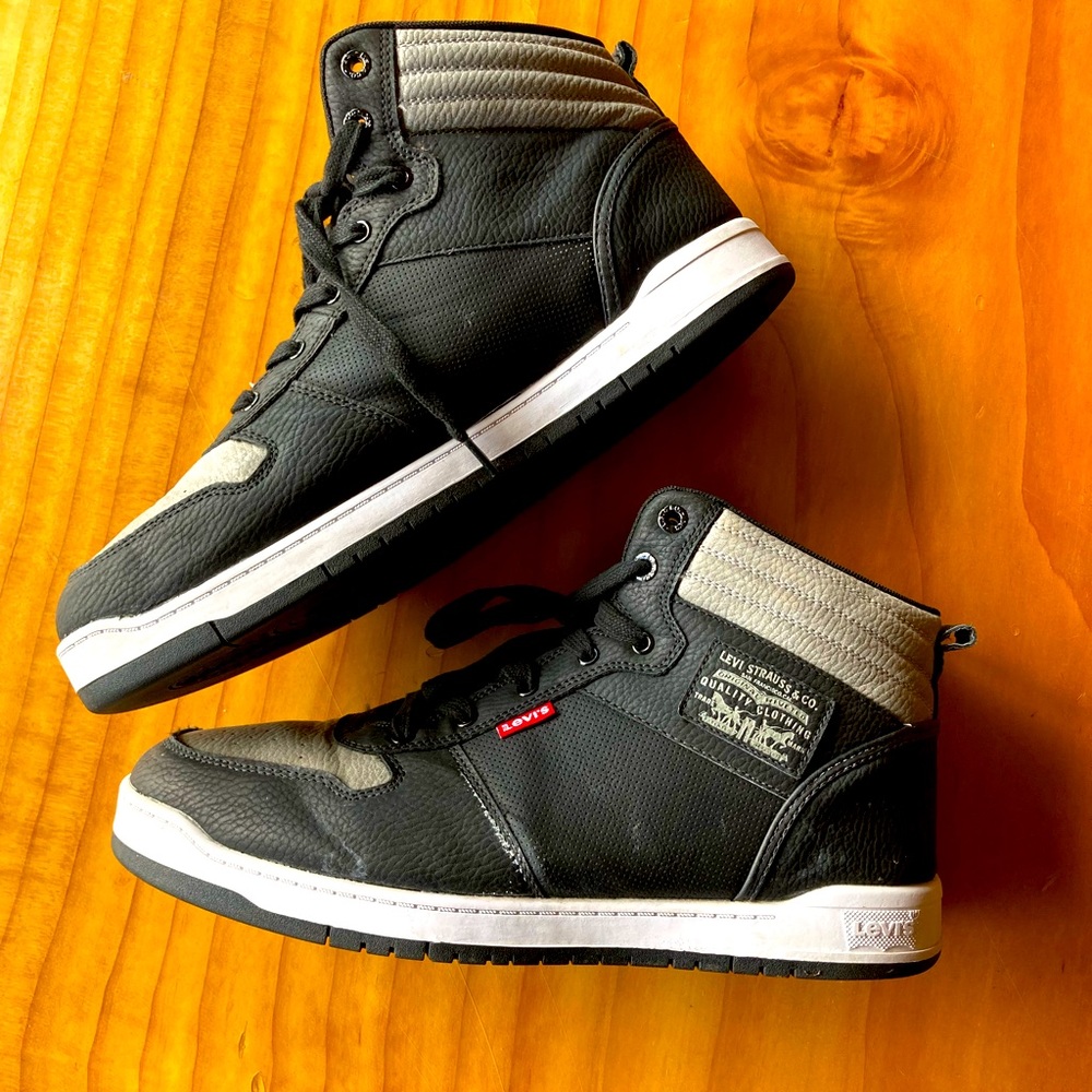 Like NEW Levi’s. Men’s. Size 13.